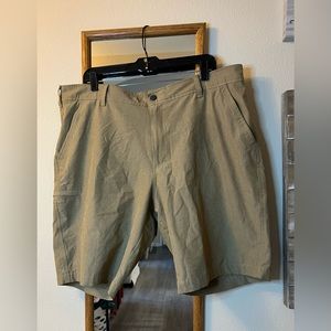 G.H. BASS & CO outdoors shorts size 38